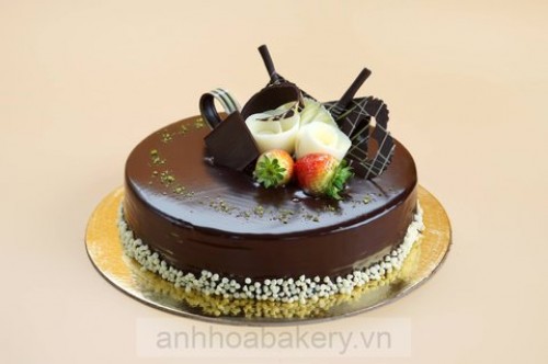DARK CHOCOLATE CAKE